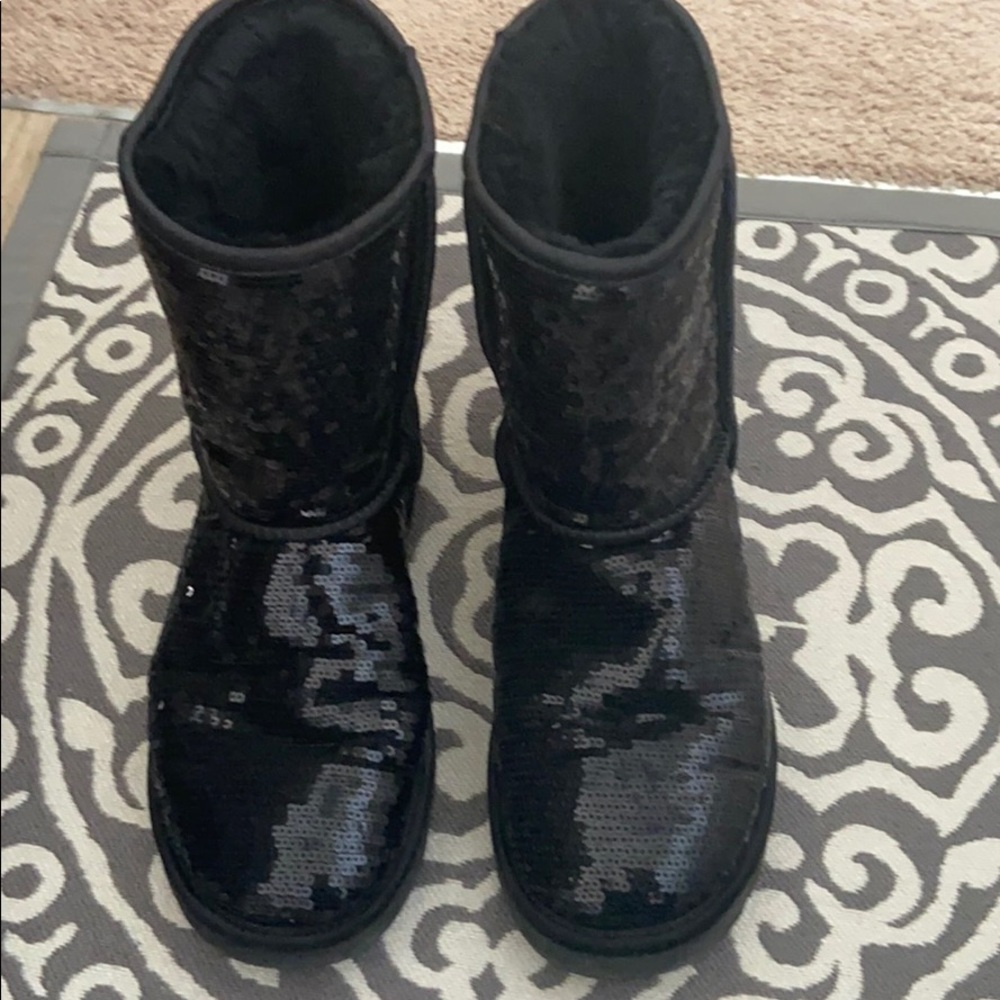 UGG Women’s Size 8- Excellent Condition